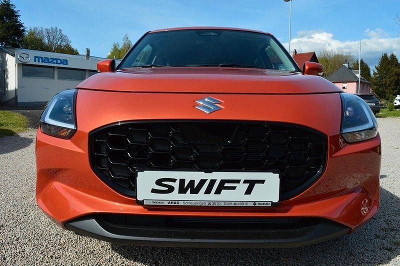 Neu Suzuki Swift Comfort+ 83 PS (61 kW) 2025 Flame orange pearl Kleinwagen