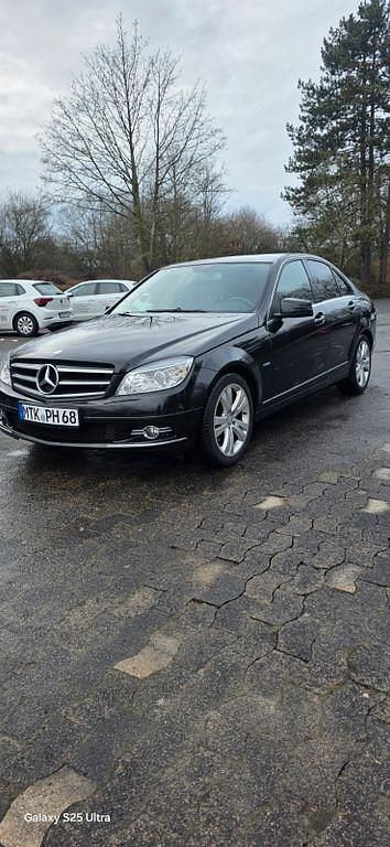 Schwarz Gebraucht 2010 Mercedes C200 Avantgarde Limousine | 7.900 € (Fairer Preis) - Bild 1/4