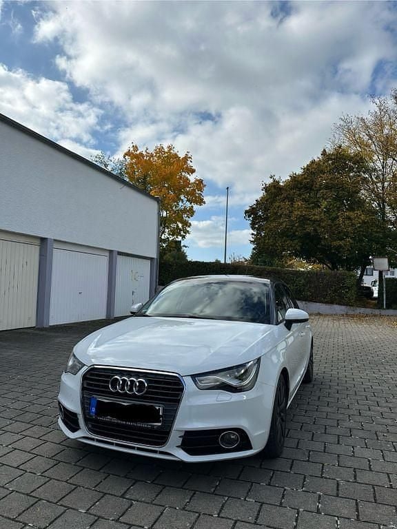 Weiß Gebraucht 2014 Audi A1 Sportback Sport Kleinwagen | 11.200 € (Fairer Preis) - Bild 1/4
