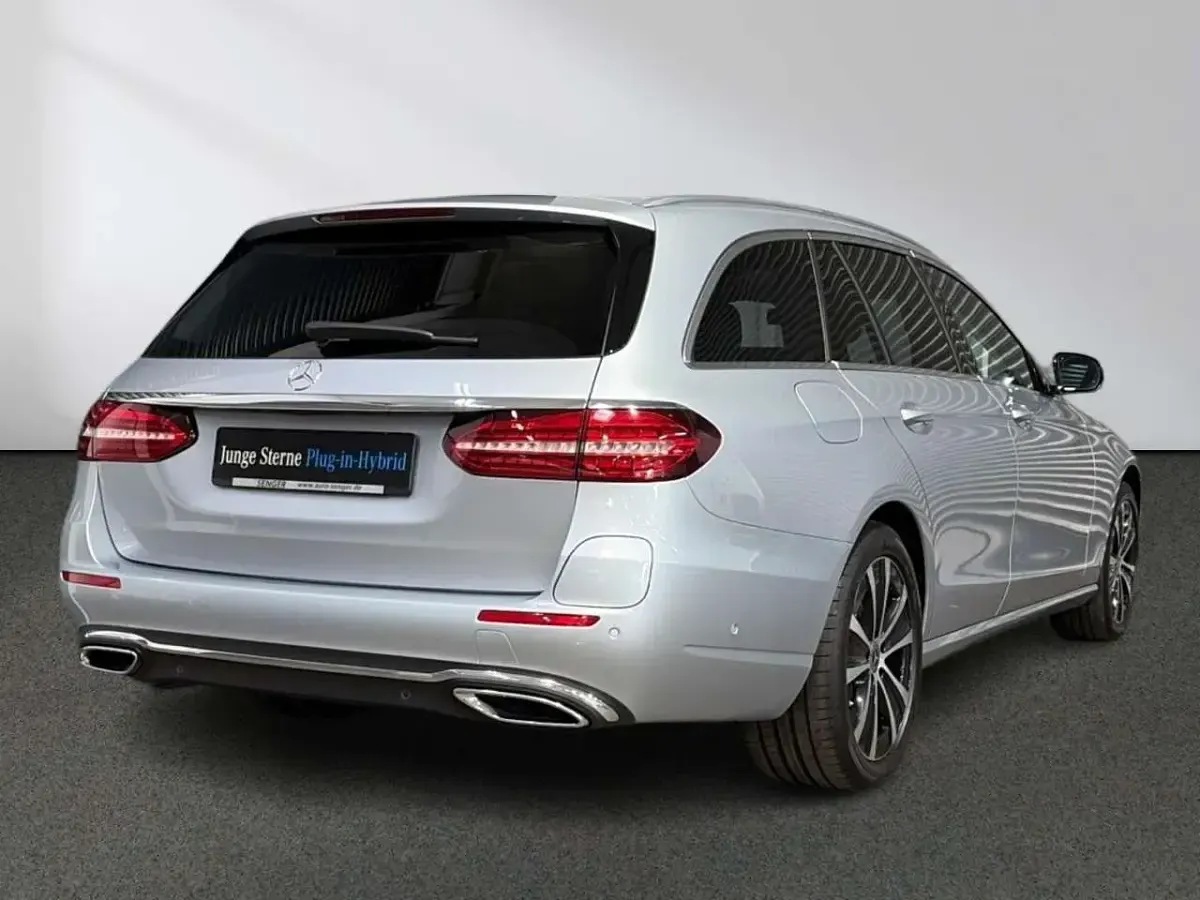 Gebraucht Mercedes E300 Avantgarde 306 PS (225 kW) 2023 Silber Limousine