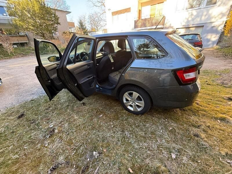 Grau Gebraucht 2018 Skoda Fabia Clever Kombi | 7.400 € (Superpreis) - Bild 1/4