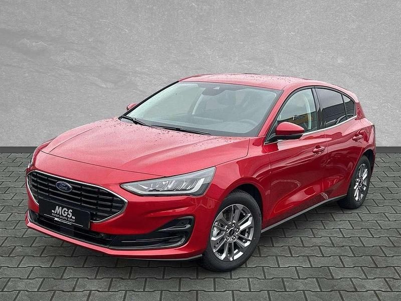 Neu Ford Focus Titanium 125 PS (91 kW) 2025 Fantastic red metallic Limousine