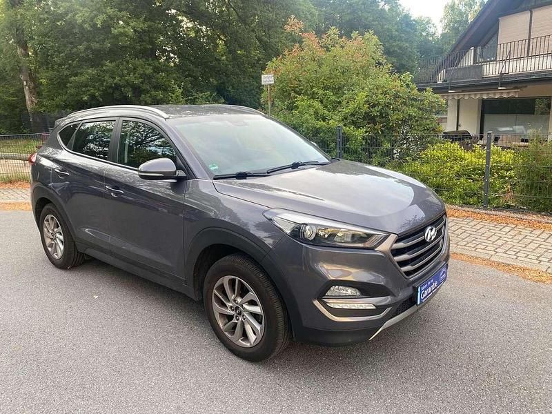 Grau Gebraucht 2016 Hyundai Tucson Intro Edition SUV | 11.900 € (Fairer Preis) - Bild 1/4