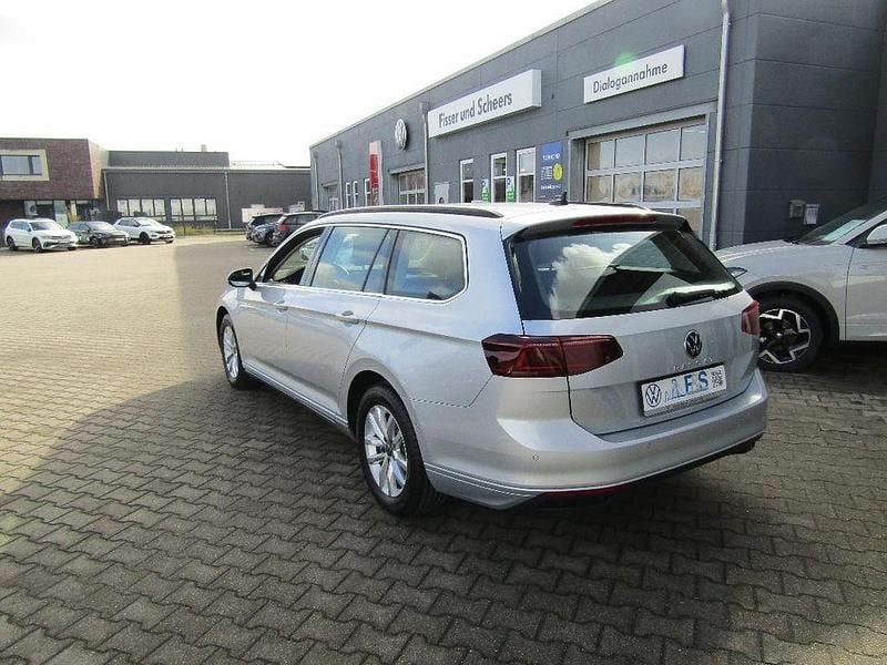 Gebraucht VW Passat IQ Drive 150 PS (110 kW) 2022 Silber Kombi