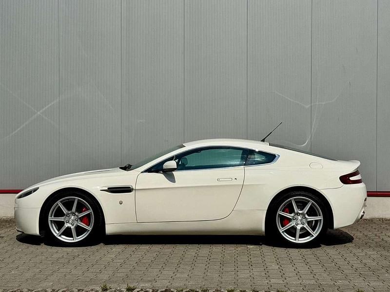 Malham white Gebraucht 2007 Aston Martin V8 Coupé | 47.900 € - Bild 1/4