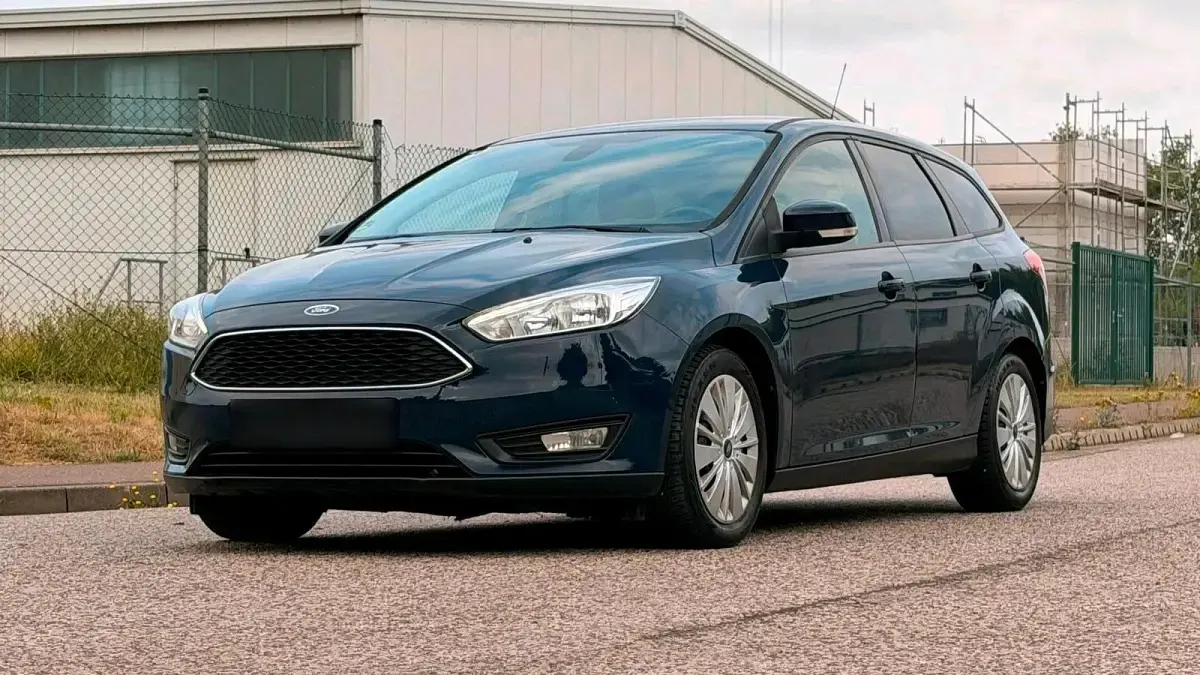 Gebraucht Ford Focus 125 PS (91 kW) 2016 Blau Kombi
