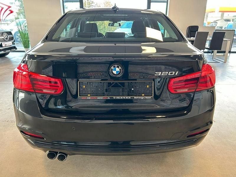 Gebraucht BMW 320 Sport Line 184 PS (135 kW) 2018 Schwarz Limousine