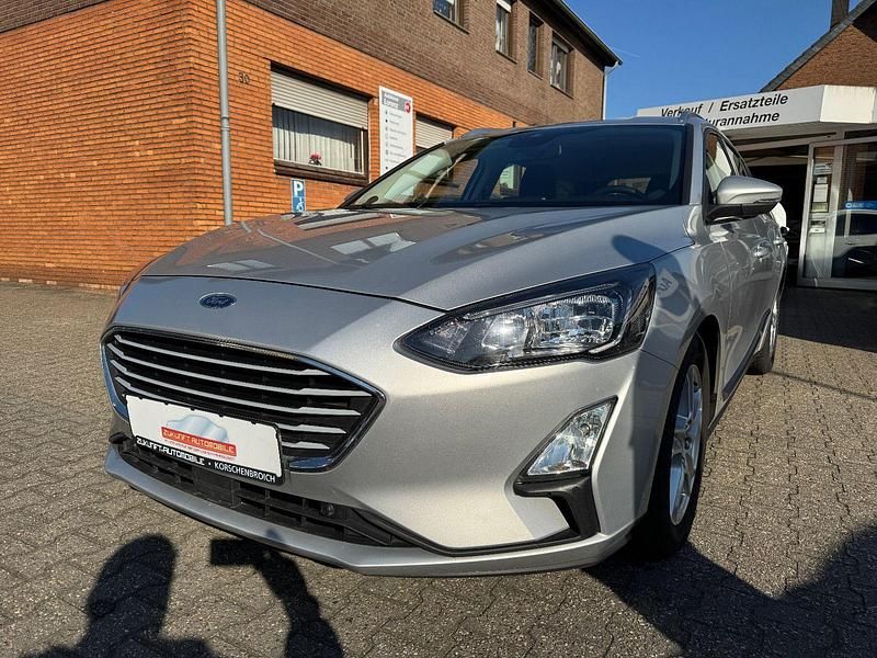 Gebraucht Ford Focus Cool & Connect 120 PS (88 kW) 2020 Polarsilber metallic Kombi