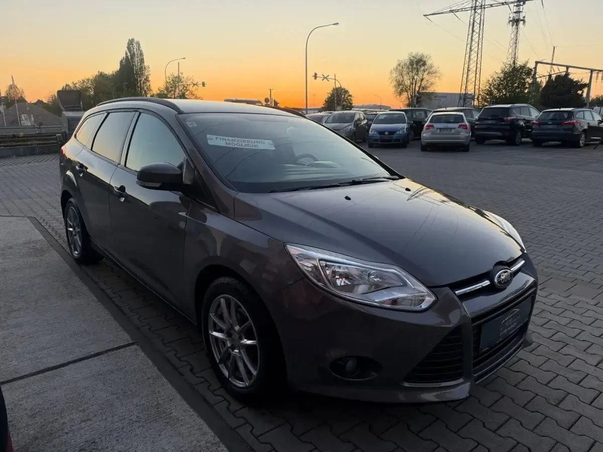 Gebraucht Ford Focus 101 PS (74 kW) 2012 Braun Kombi