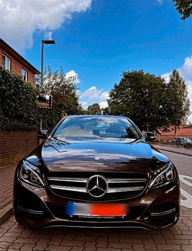 Braun Gebraucht 2015 Mercedes C180 Limousine | 15.900 € (Guter Preis) - Bild 1/4