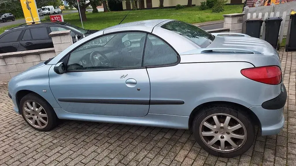 Gebraucht Peugeot 206 CC 136 PS (100 kW) 2001 Silber Cabrio