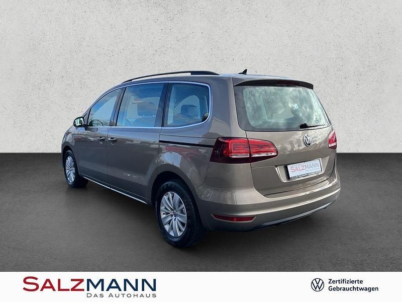 Gebraucht VW Sharan Comfortline 150 PS (110 kW) 2019 Gold Van / Kleinbus