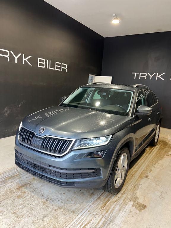 Grau Gebraucht 2017 Skoda Kodiaq Style SUV | 15.800 € (Fairer Preis) - Bild 1/4