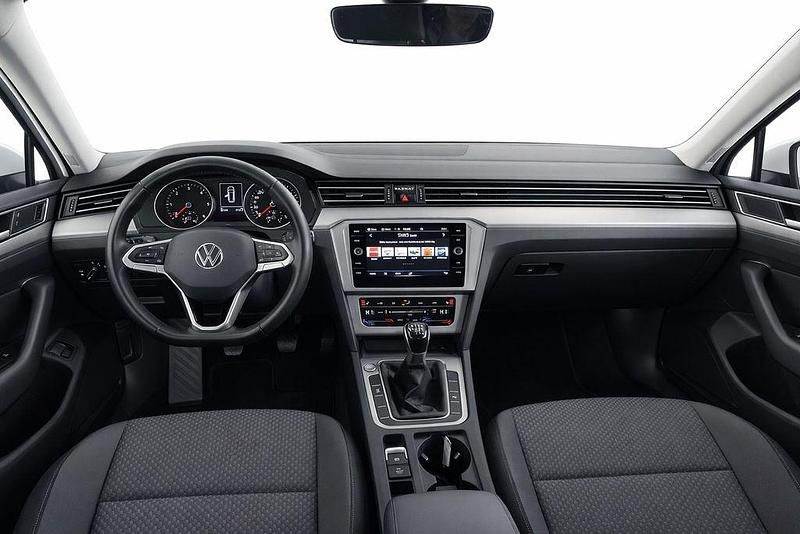 Gebraucht VW Passat 150 PS (110 kW) 2022 Grau Kombi
