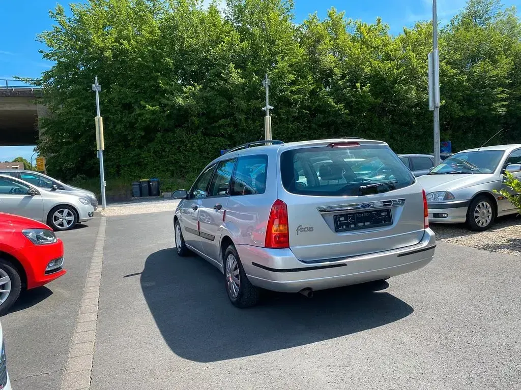 Gebraucht Ford Focus 101 PS (74 kW) 2000 Grau Limousine