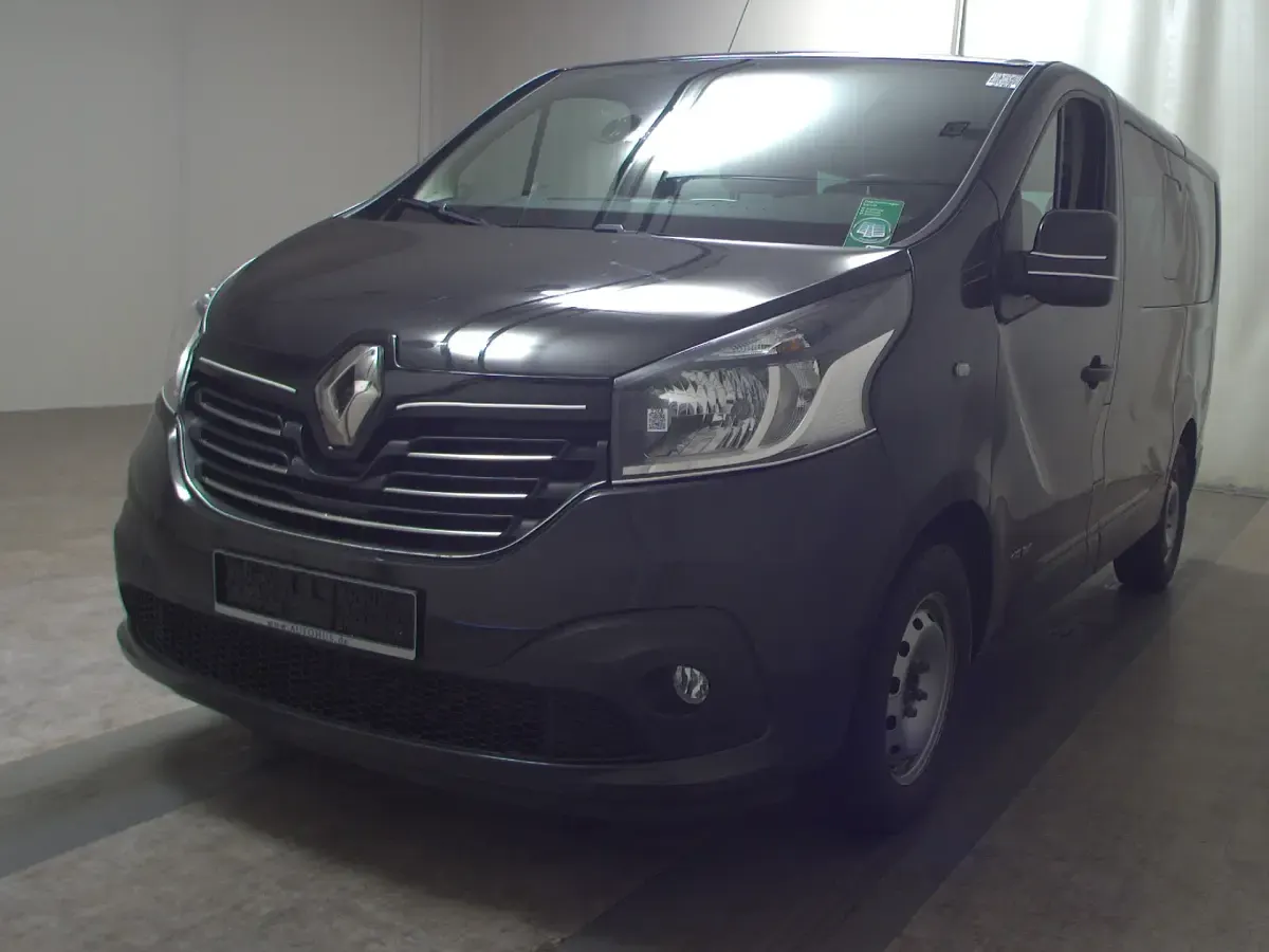 Usado Renault Trafic Expression 125 HP (91 kW) 2017 Preto Monovolume