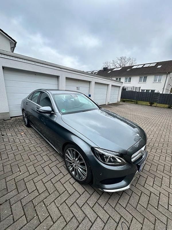 Grau Gebraucht 2016 Mercedes C180 AMG line Limousine | 16.000 € (Etwas zu teuer) - Bild 1/4
