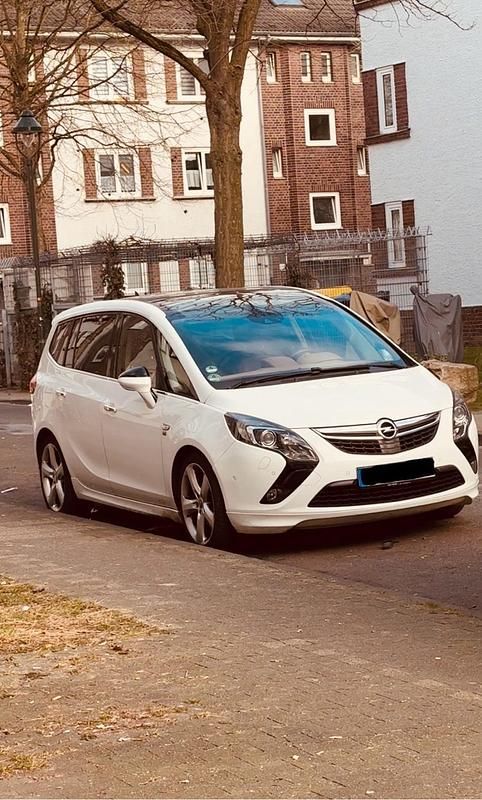 Weiß Gebraucht 2013 Opel Zafira Tourer Van / Kleinbus | 5.800 € (Guter Preis) - Bild 1/4