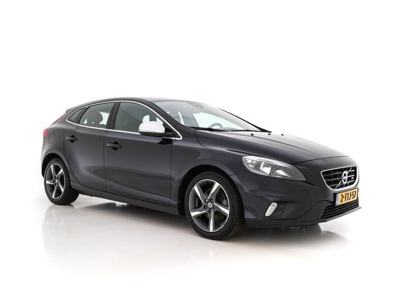 Schwarz Gebraucht 2014 Volvo V40 Business Edition Kombi | 8.945 € (Teuer) - Bild 1/4