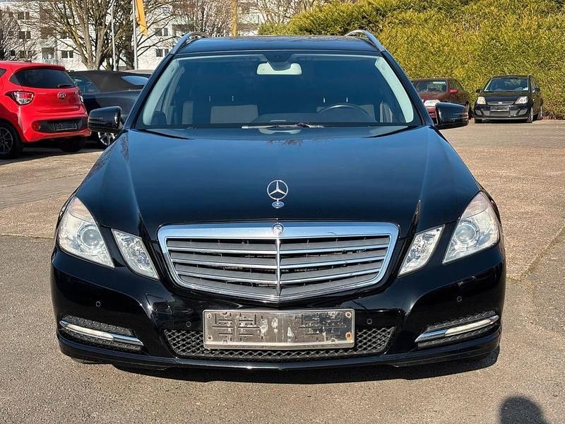 Gebraucht Mercedes E200 136 PS (100 kW) 2012 Schwarz Kombi