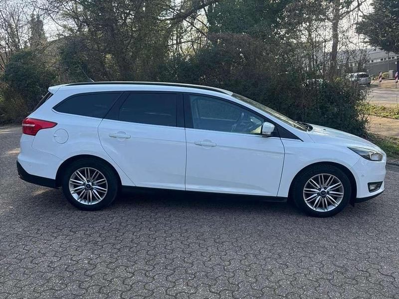Gebraucht Ford Focus 125 PS (91 kW) 2018 Frostweiß Kombi