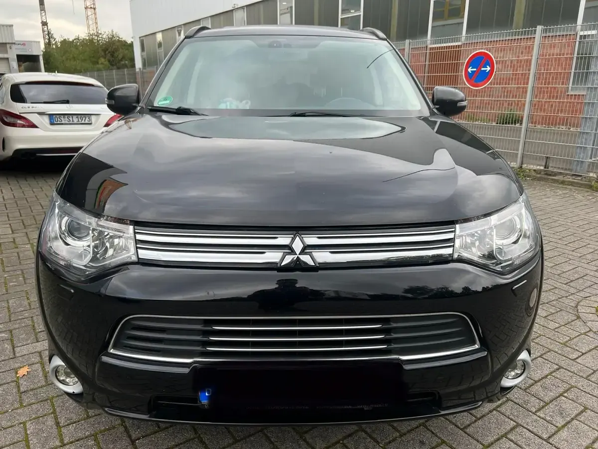Gebraucht Mitsubishi Outlander P-HEV Instyle 121 PS (88 kW) 2013 Schwarz SUV