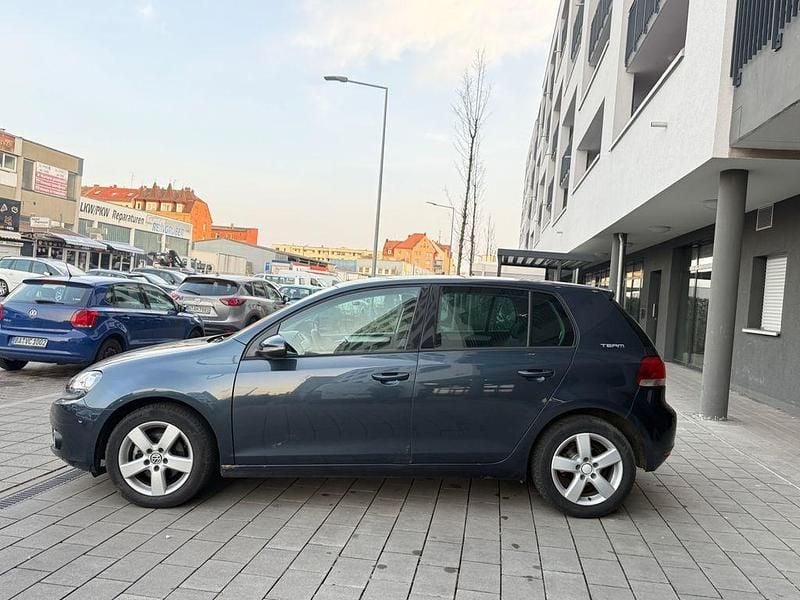Gebraucht VW Golf VI Team 122 PS (89 kW) 2010 Blau Kleinwagen