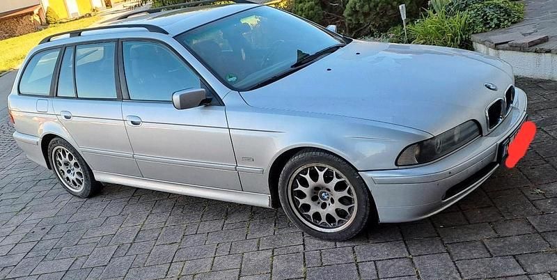 Silber Gebraucht 2002 BMW 520 Kombi | 2.800 € (Guter Preis) - Bild 1/4