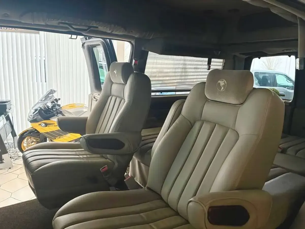 Second-hand GMC Savana 314 CP (230 kW) 2012 Albastru Monovolum