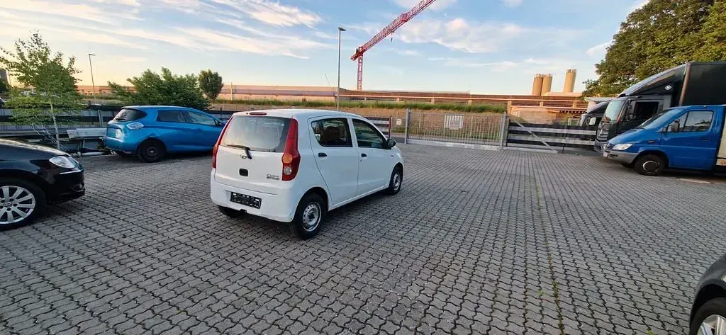 Gebraucht Daihatsu Charade 69 PS (50 kW) 2010 Weiß Limousine