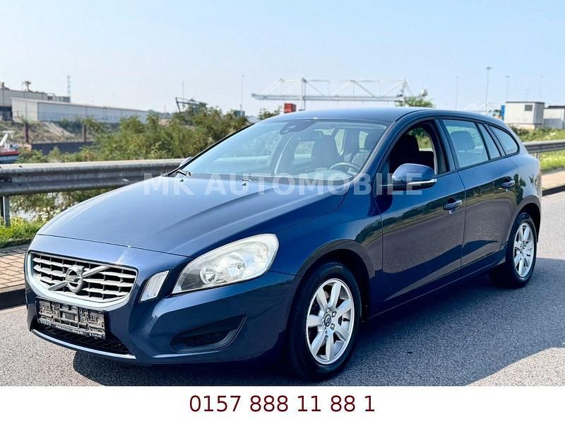 Blau Gebraucht 2011 Volvo V60 Kinetic Kombi | 5.999 € (Fairer Preis) - Bild 1/4