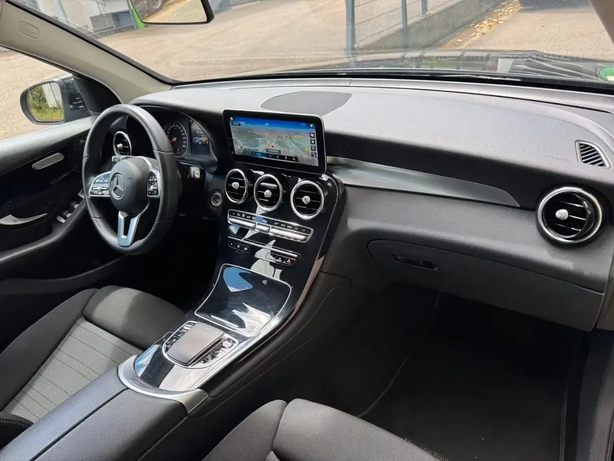 Gebraucht Mercedes GLC220 194 PS (142 kW) 2022 Schwarz SUV