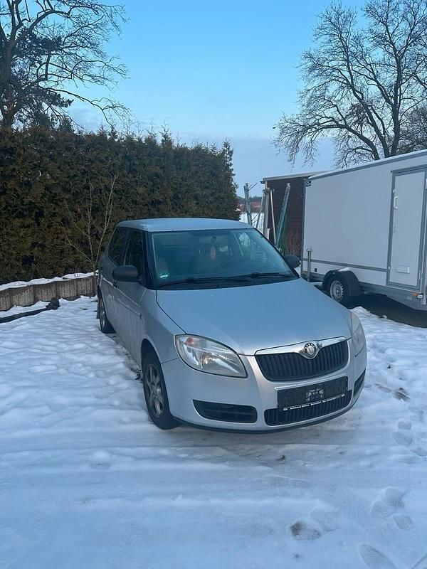 Grau Gebraucht 2009 Skoda Fabia Limousine | 1.950 € (Superpreis) - Bild 1/4