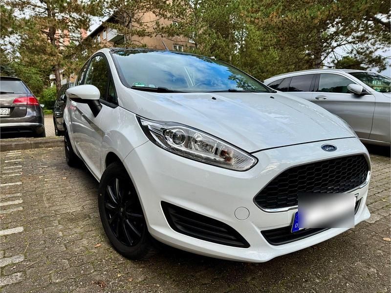Weiß Gebraucht 2016 Ford Fiesta ST-Line Kleinwagen | 4.890 € (Superpreis) - Bild 1/4