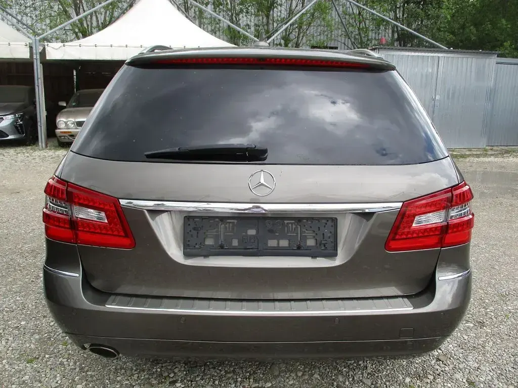 Gebraucht Mercedes E200 Avantgarde 184 PS (135 kW) 2010 Grau Limousine