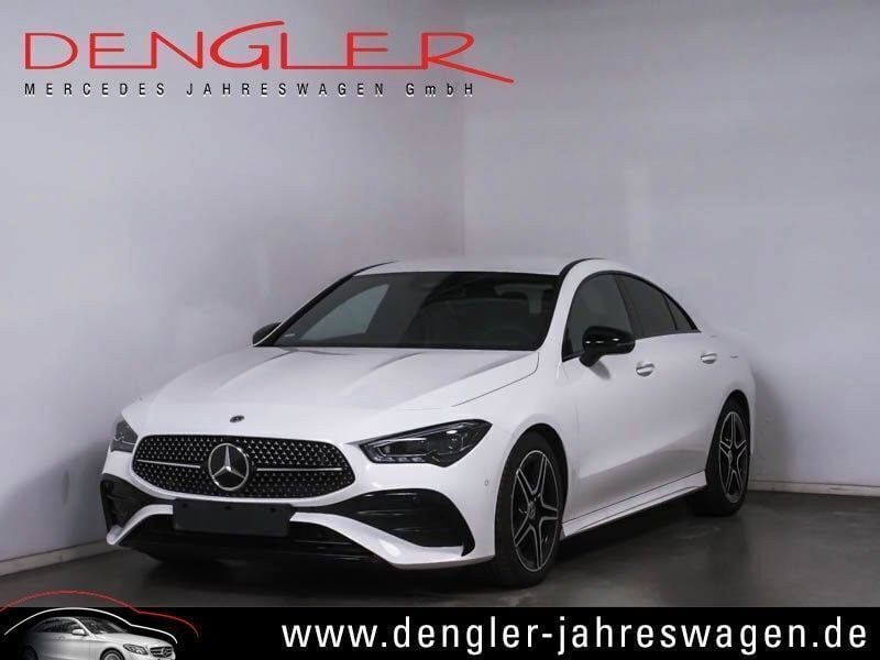 Weiß Gebraucht 2024 Mercedes CLA200 AMG line Limousine | 36.990 € (Fairer Preis) - Bild 1/4