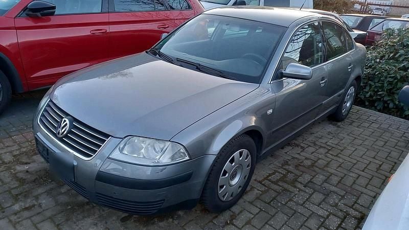 Gebraucht VW Passat 101 PS (74 kW) 2002 Grau Limousine