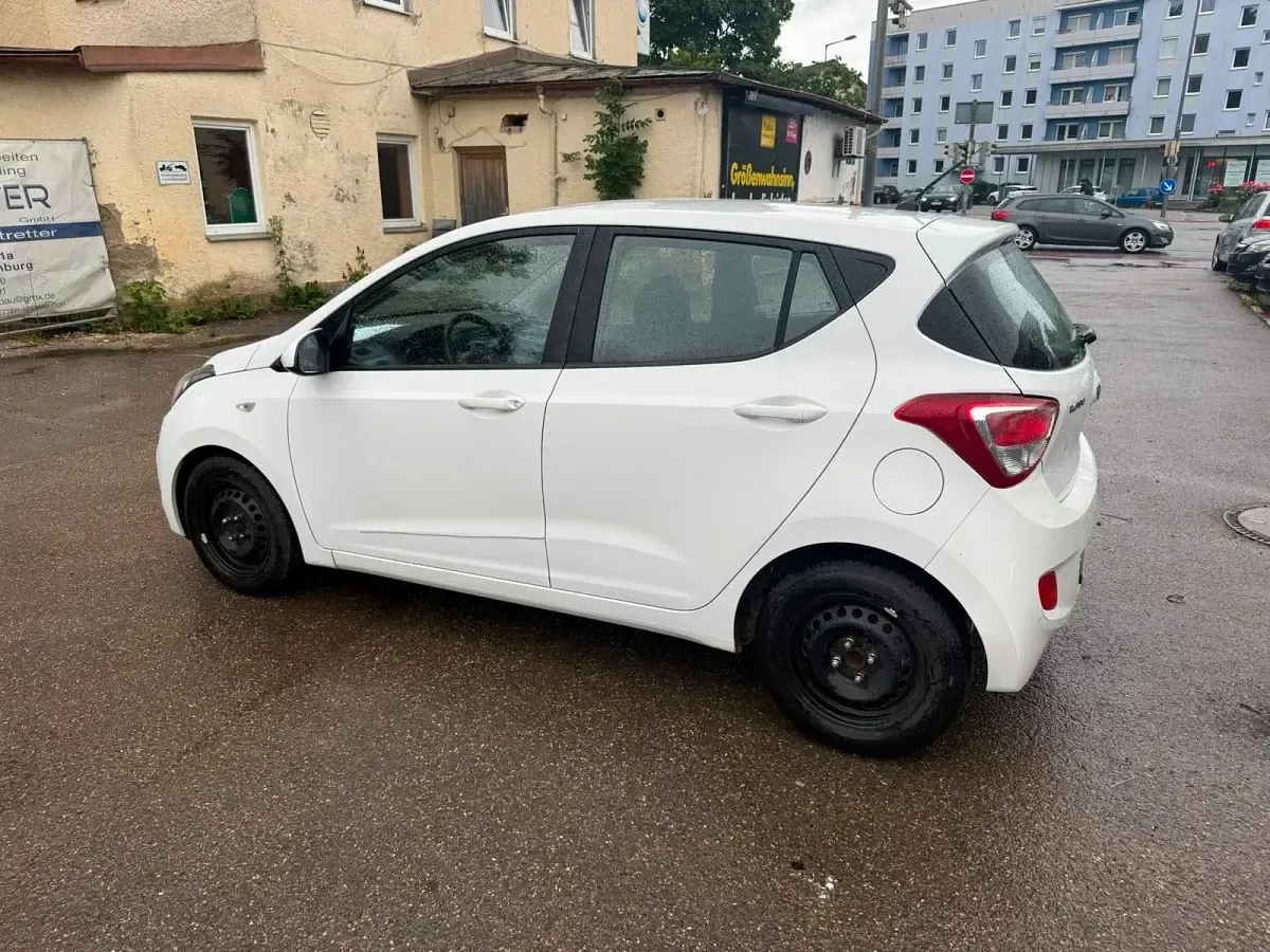 Gebraucht Hyundai i10 80 PS (58 kW) 2014 Weiß Kleinwagen