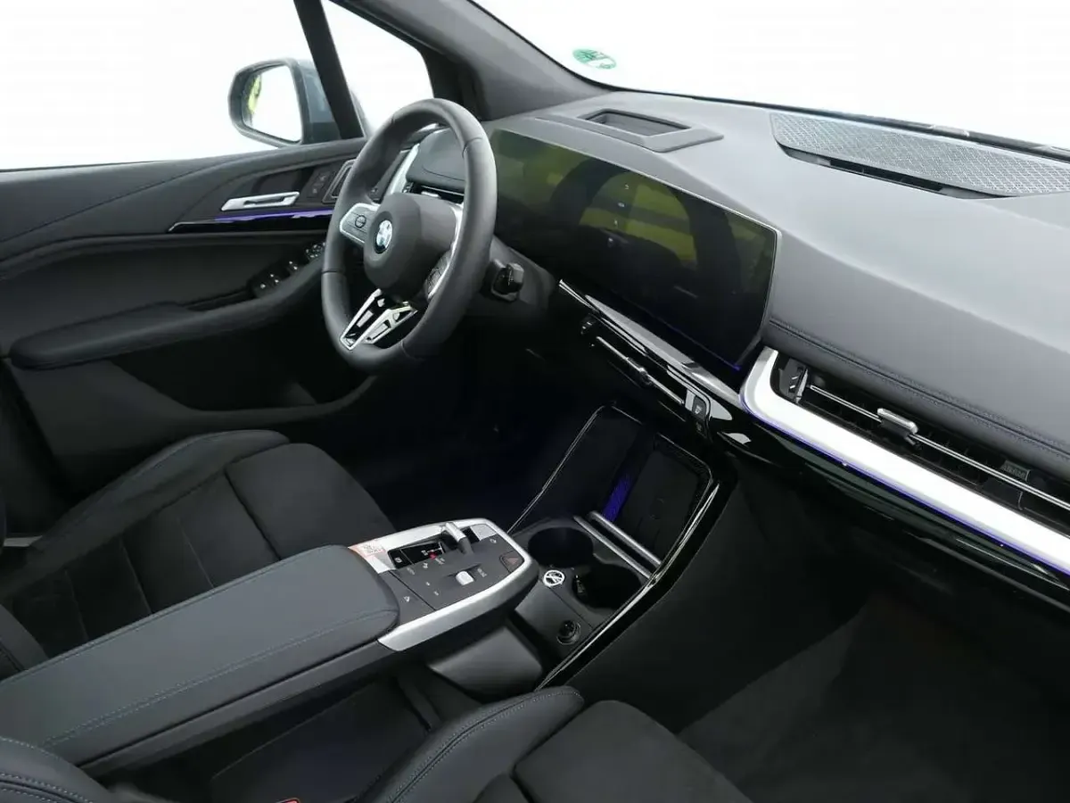 Używany BMW 223 Active Tourer Performance 218 KM (160 kW) 2025 Brązowy Minivan