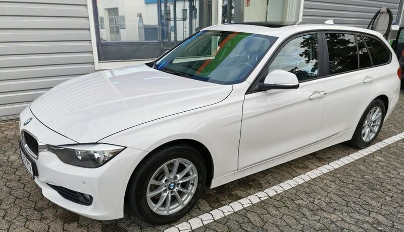 Weiß Gebraucht 2013 BMW 320 Sport Line Kombi | 16.700 € (Teuer) - Bild 1/4