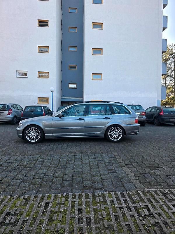 Second-hand BMW 330 204 CP (150 kW) 2004 Andere farben Berlinǎ