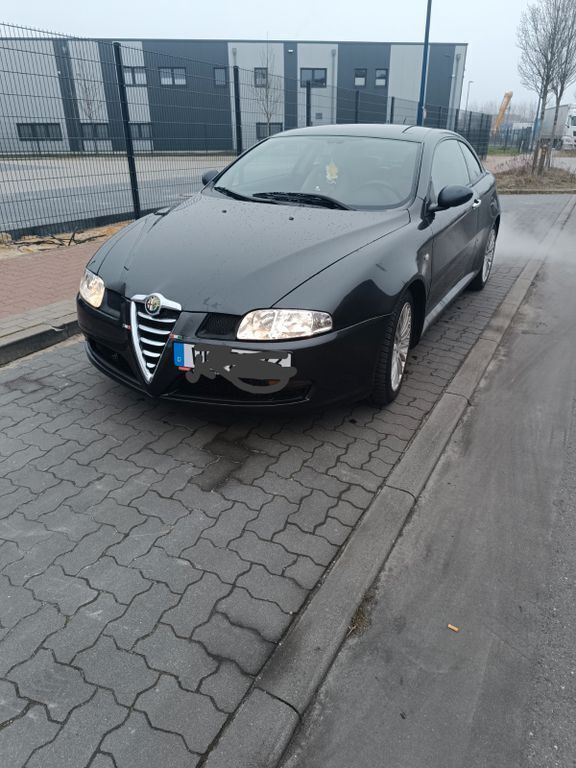 Grau Gebraucht 2004 Alfa Romeo GT Distinctive Coupé | 9.999 € (Teuer) - Bild 1/4