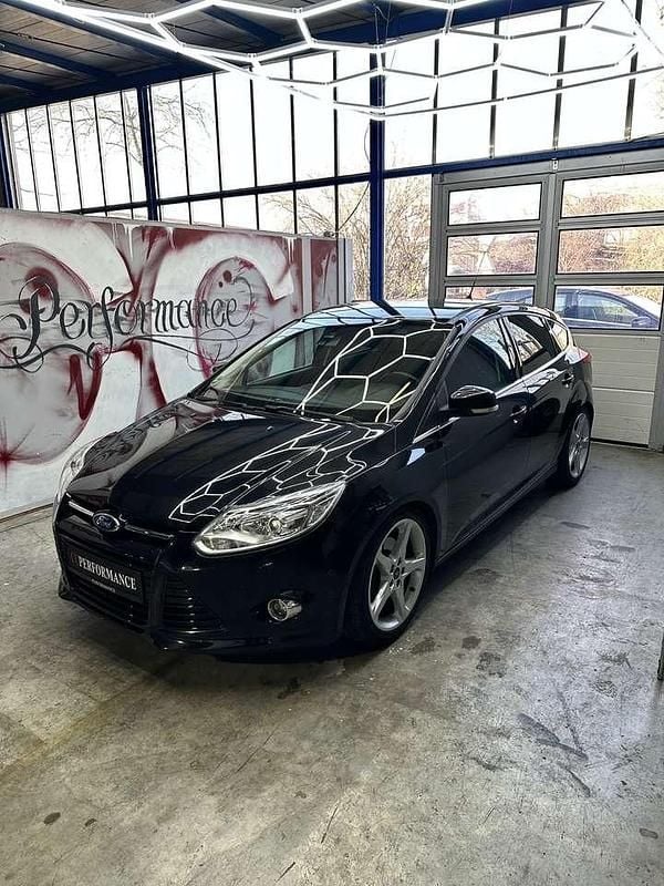 Używany Ford Focus Titanium 184 KM (135 kW) 2011 Czarny Hatchback
