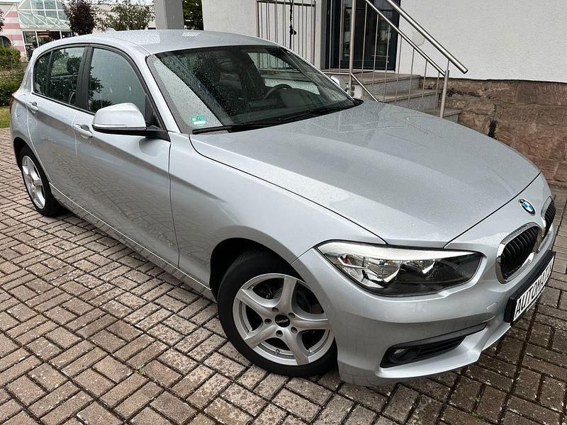 Silber Gebraucht 2015 BMW 118 Advantage Kleinwagen | 14.900 € (Fairer Preis) - Bild 1/4