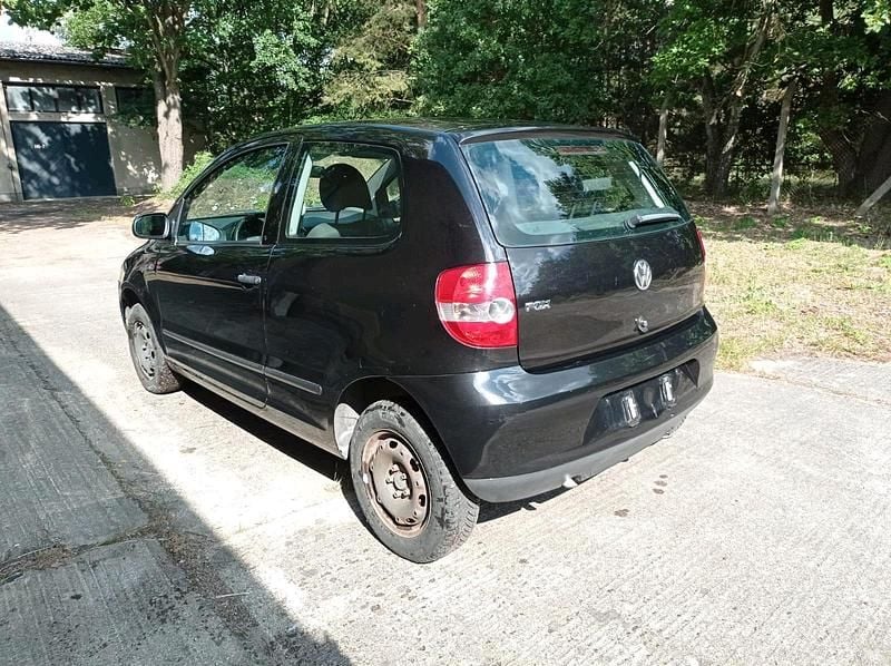 Second-hand VW Fox 54 CP (39 kW) 2007 Negru Hatchback