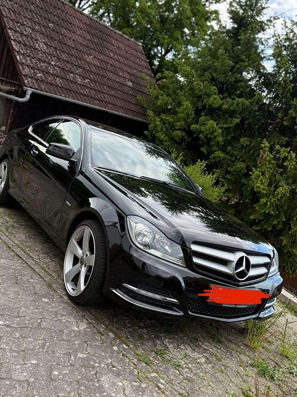 Schwarz Gebraucht 2012 Mercedes C180 Coupé | 9.000 € (Guter Preis) - Bild 1/4