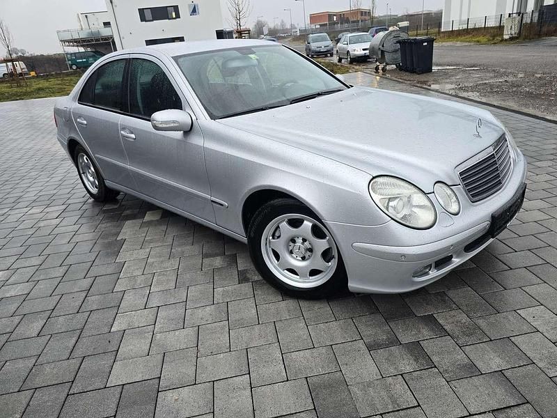 Gebraucht Mercedes E200 163 PS (119 kW) 2005 Iridiumsilber  metalliclack Limousine