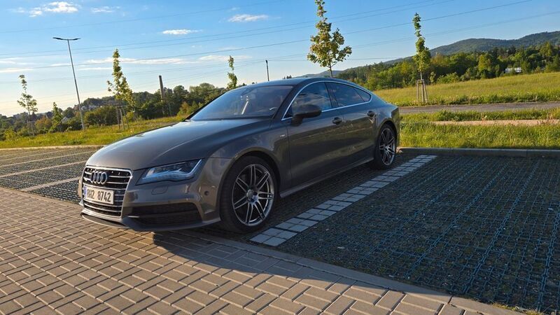 Grau Gebraucht 2013 Audi A7 Sportback Sport Kleinwagen | 12.000 € (Guter Preis) - Bild 1/4