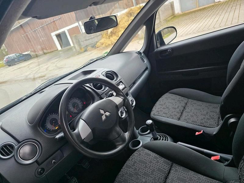 Second-hand Mitsubishi Colt 95 CP (69 kW) 2009 Albastru Hatchback