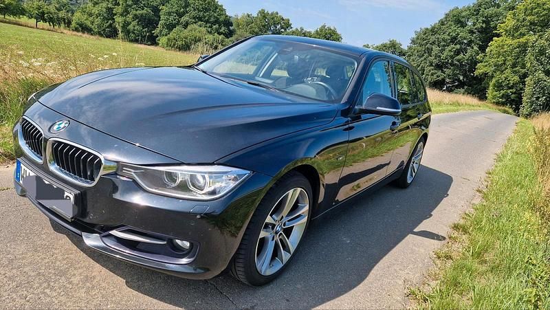 Schwarz Gebraucht 2014 BMW 330 Sport Line Kombi | 11.499 € (Superpreis) - Bild 1/4
